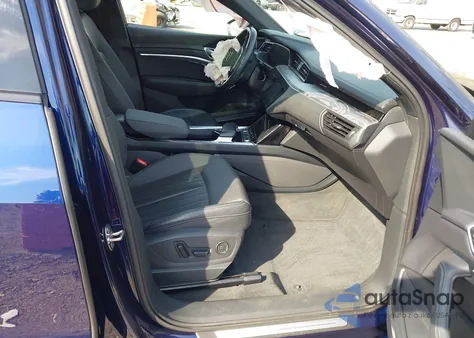 2022 Audi E-Tron Premium Plus Quattro z USA, uszkodzony, nr VIN WA1LAAGE5NB014726